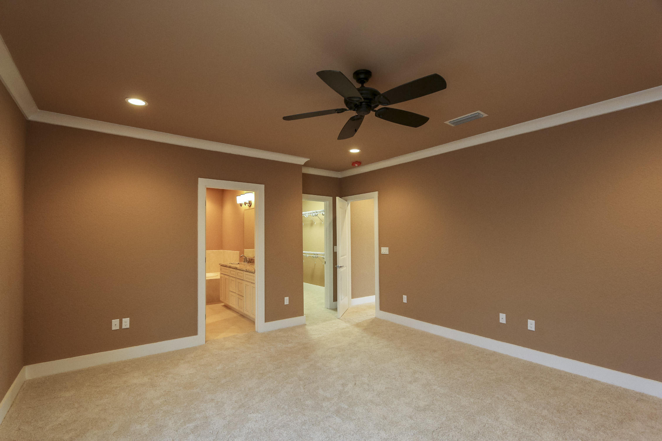 995 Airport Road, Unit 19 Destin, FL 32541 - Photo 34 of 39 a view of an empty room