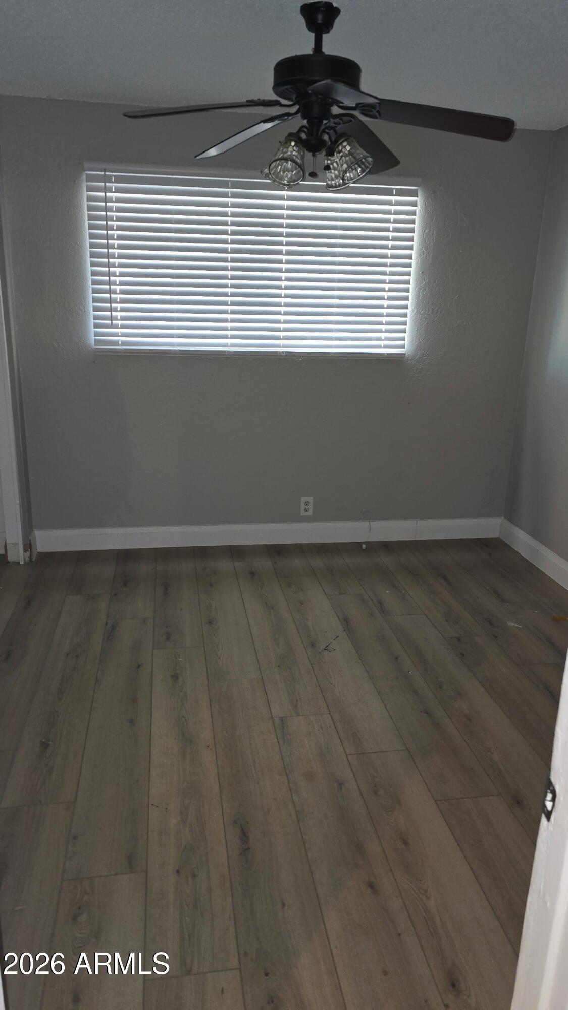 en empty room with wooden floor