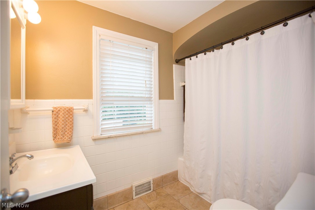 4306 Silsby Road University Heights, OH 44118 - Photo 18 of 23