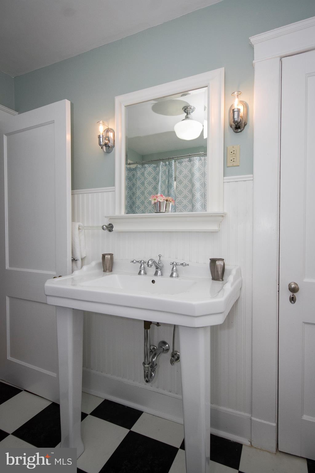 5413 Falls Rd Terrace Baltimore, MD 21210 - Photo 22 of 30 Hall Bath sink, storage.