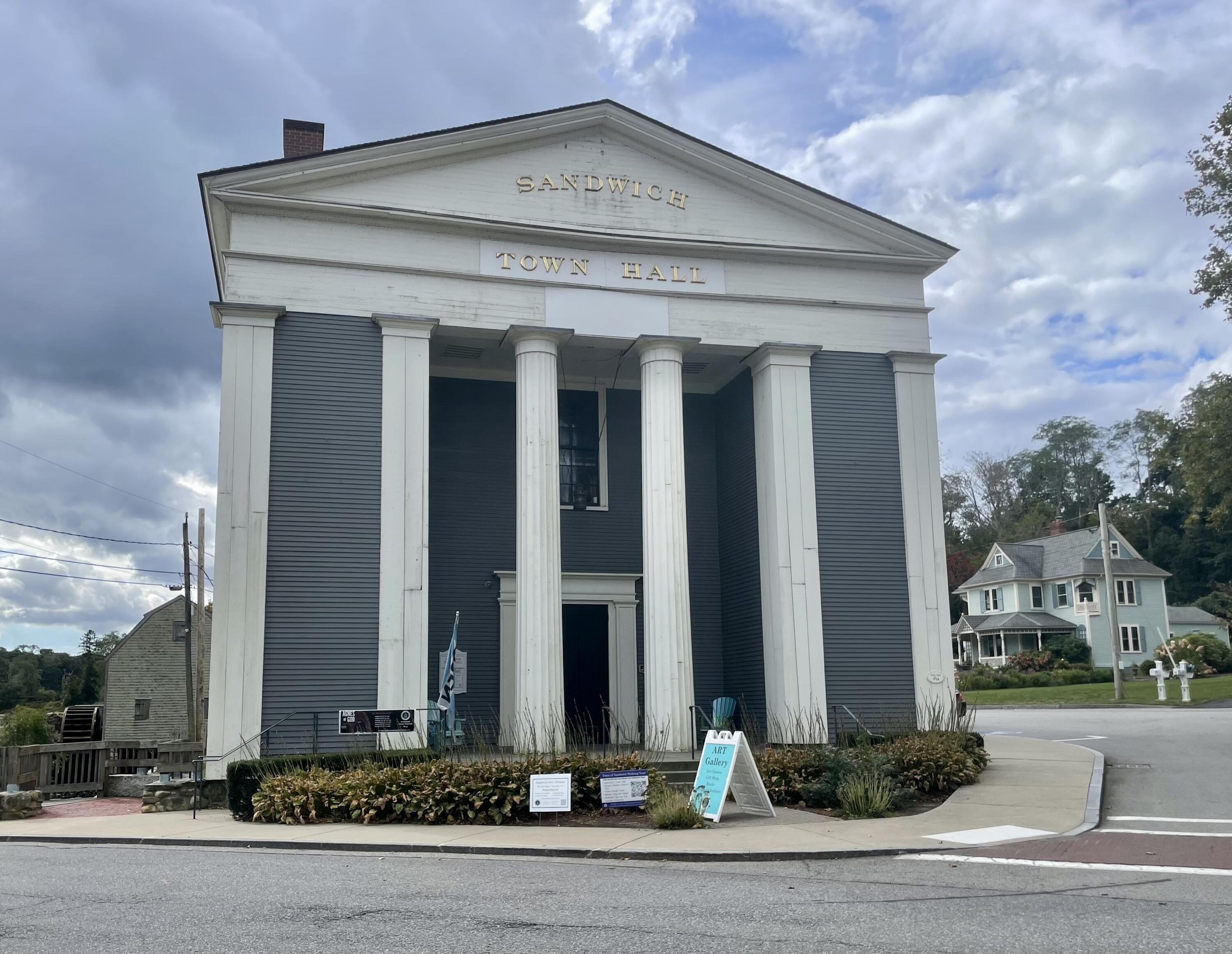12 Jonathan Lane Sandwich, MA 02563 - Photo 48 of 57 a front view of a building