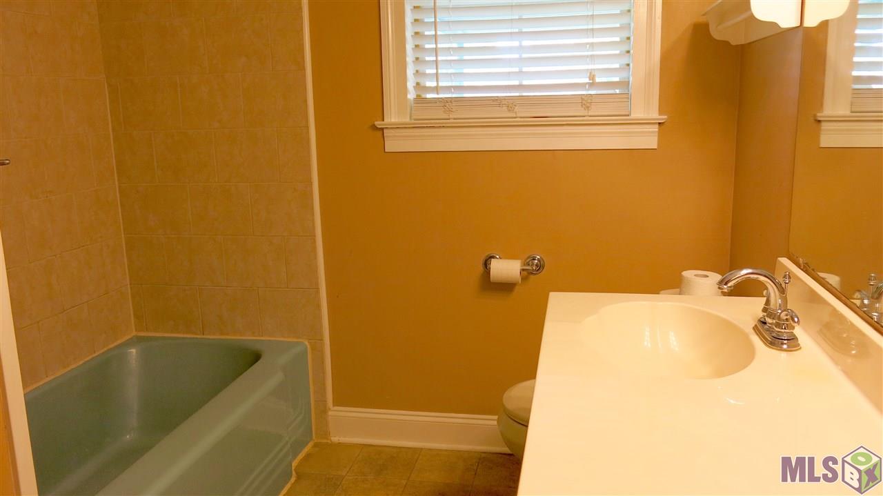 536 Staring Lane Baton Rouge, LA 70810 - Photo 13 of 21 Full Bath