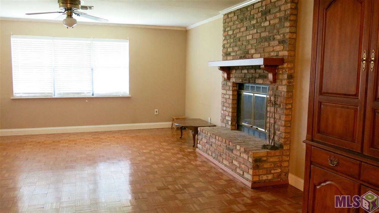 536 Staring Lane Baton Rouge, LA 70810 - Photo 2 of 21 Great Family Room with Fireplace