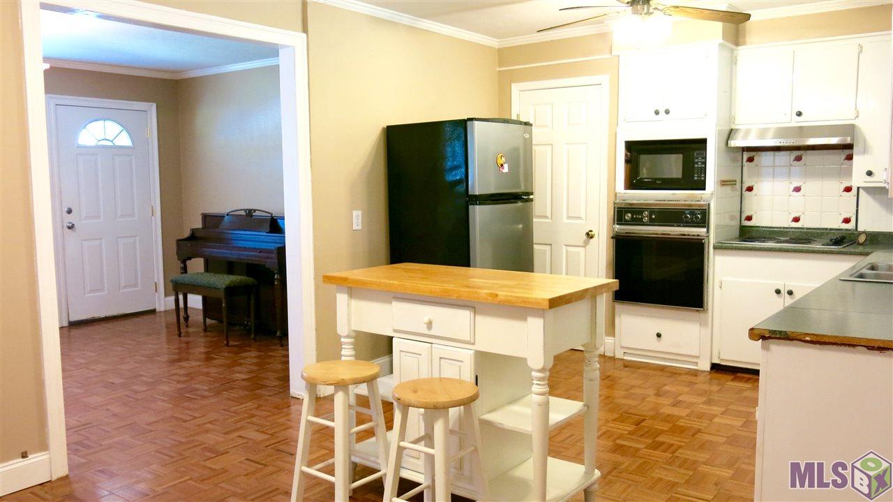 536 Staring Lane Baton Rouge, LA 70810 - Photo 4 of 21 Kitchen to Formal Living Room