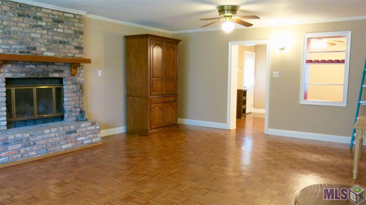 536 Staring Lane Baton Rouge, LA 70810 - Photo 5 of 21 Family Room to Kitchen