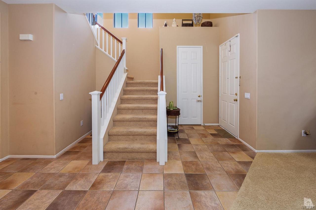 2102 Ribera Drive Oxnard, CA 93030 - Photo 4 of 18 a view of entryway and hall