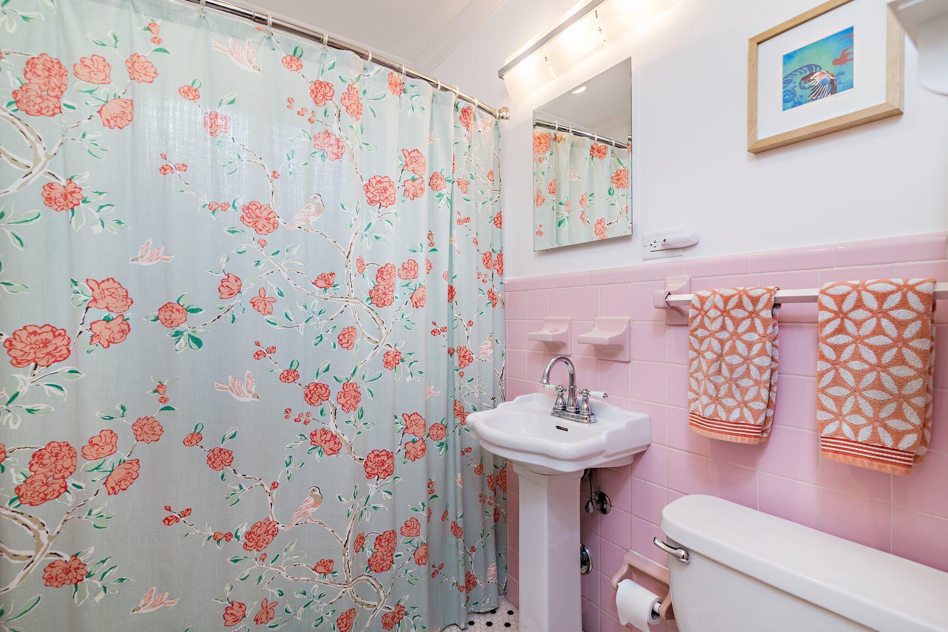 900 Sunset Road West Palm Beach, FL 33401 - Photo 15 of 24 Guest Bathroom