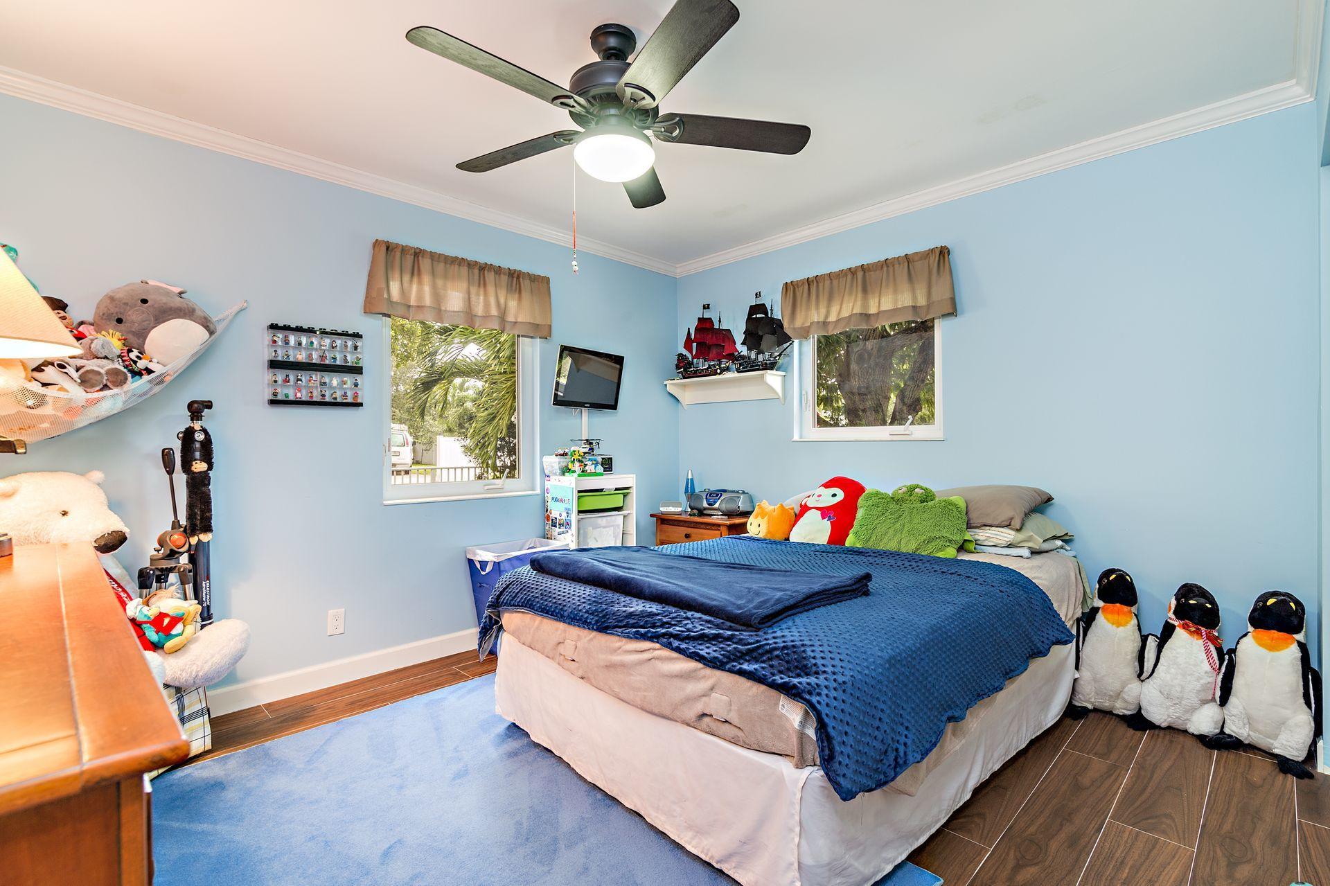 900 Sunset Road West Palm Beach, FL 33401 - Photo 16 of 24 Bedroom 3