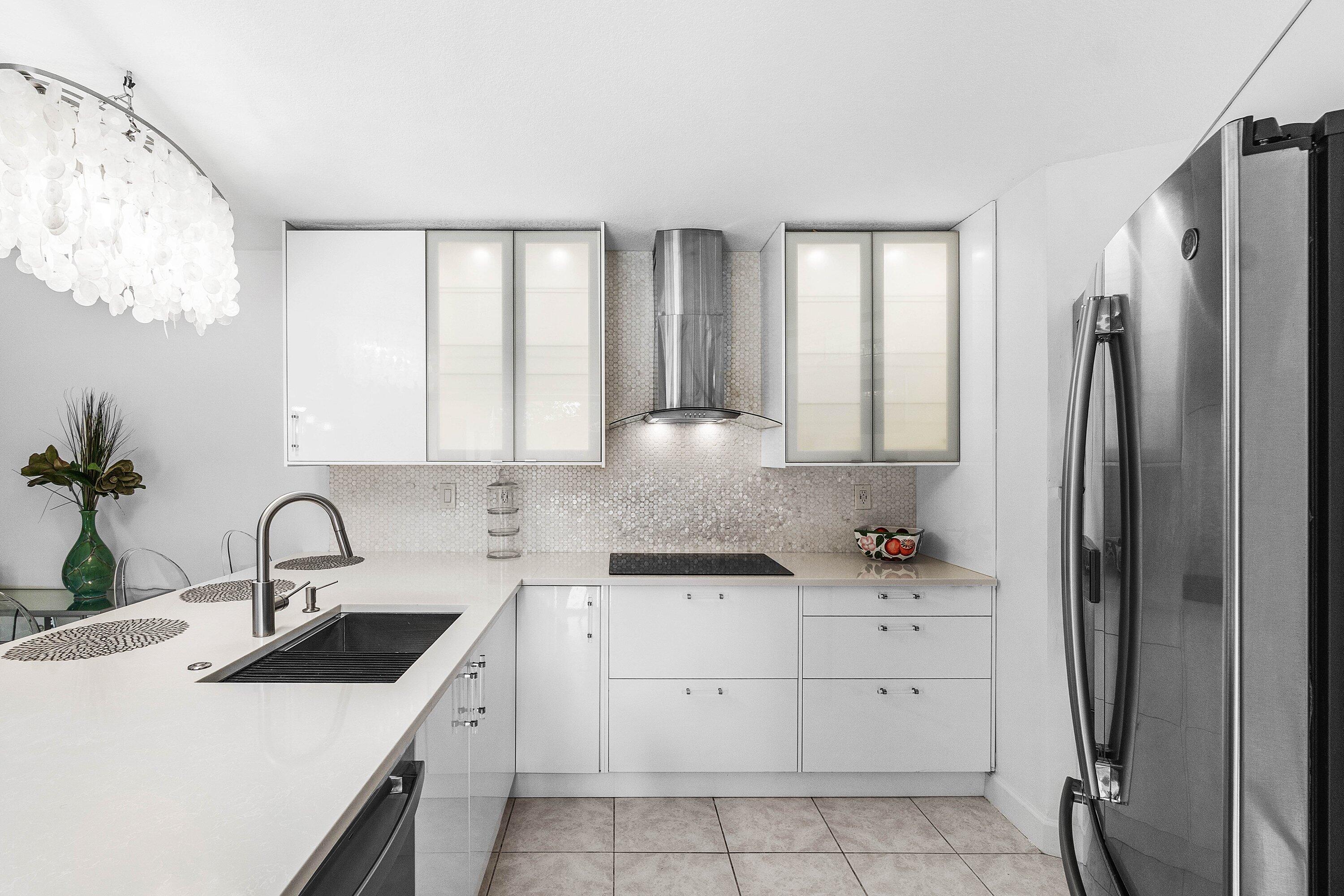 8122 Thames Boulevard, Unit C Boca Raton, FL 33433 - Photo 11 of 43 Kitchen_ upgraded lighting features