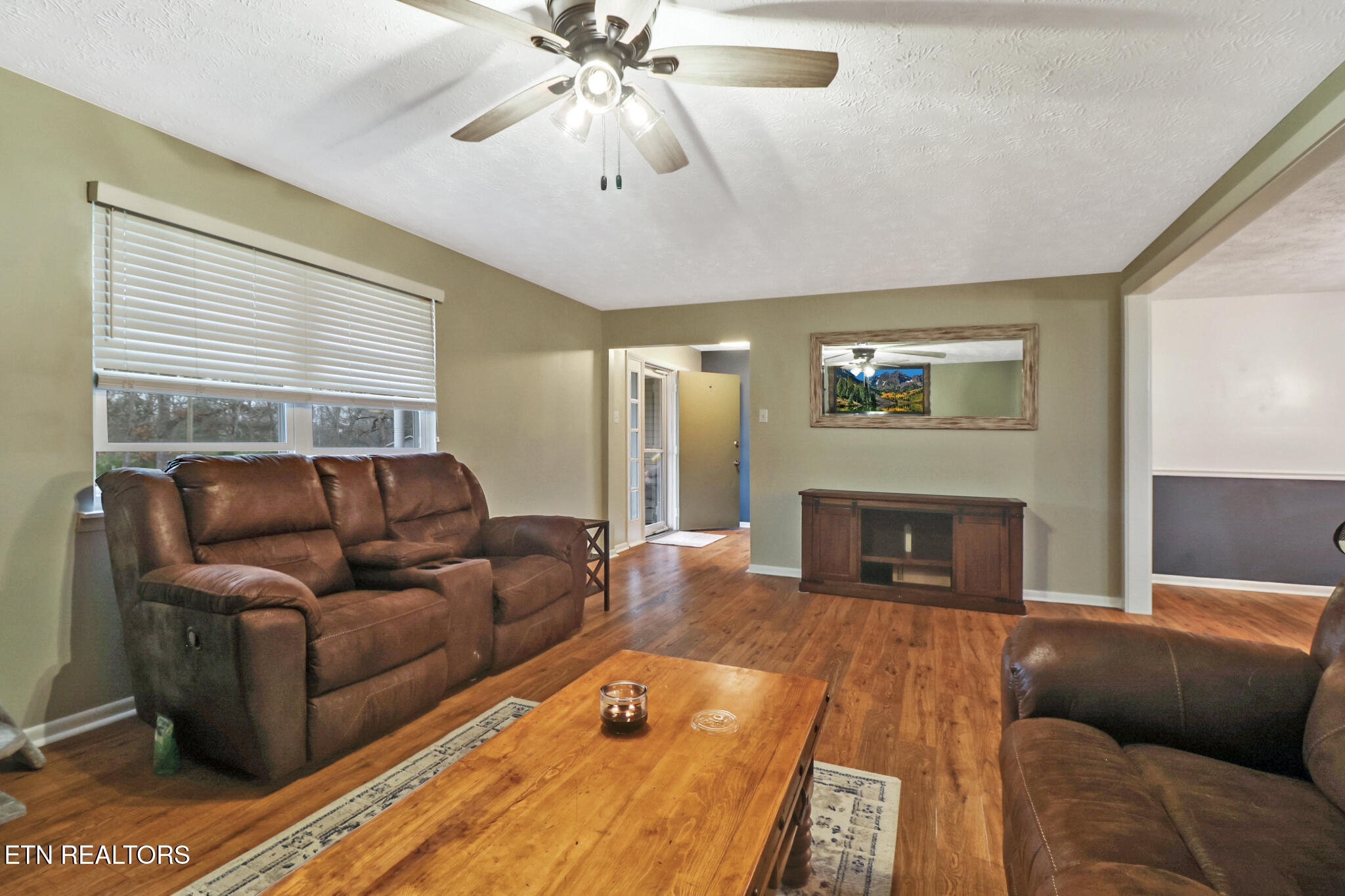 1024 Ridley Drive Crossville, TN 38572 - Photo 22 of 44 Living Room