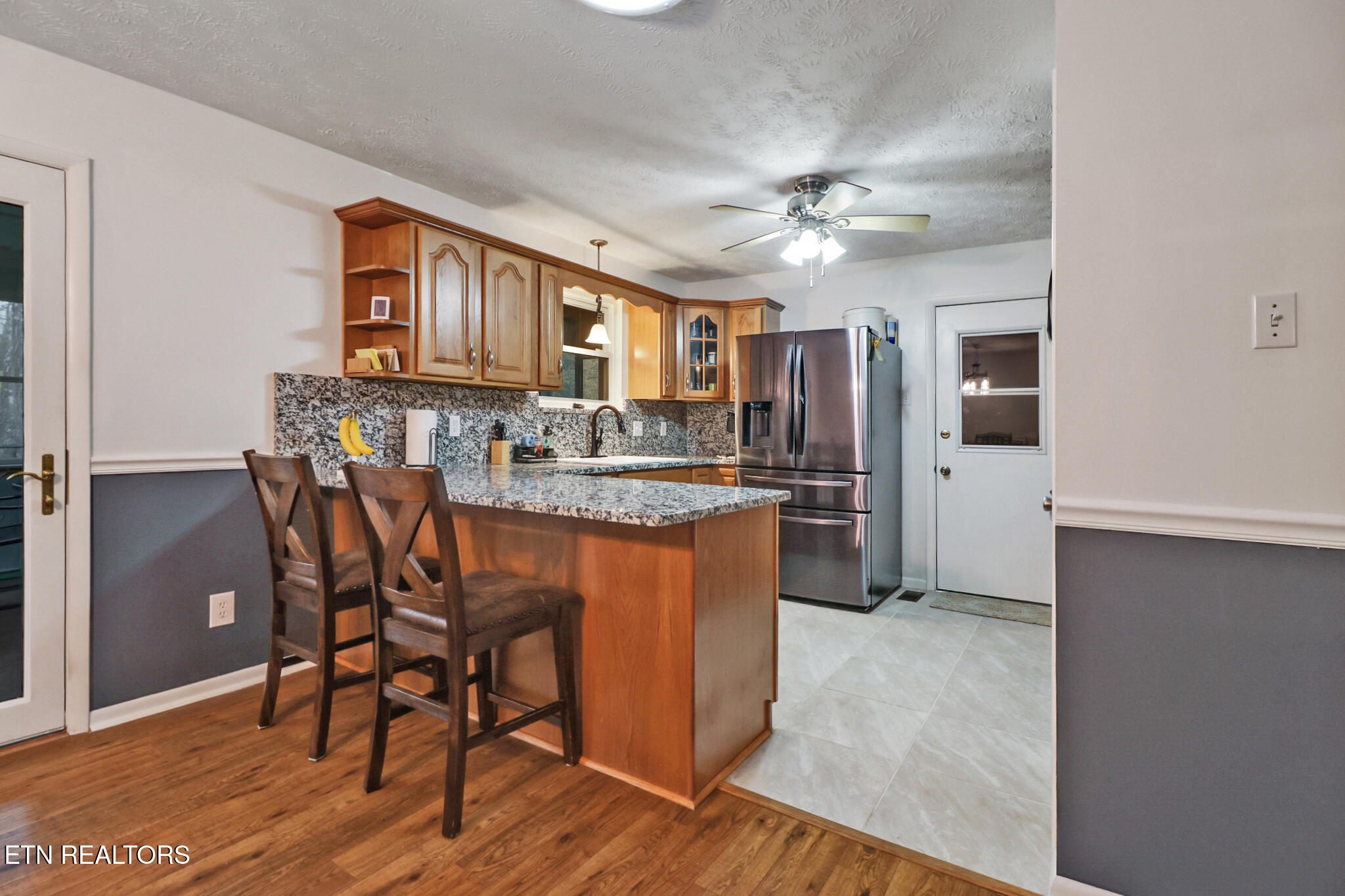 1024 Ridley Drive Crossville, TN 38572 - Photo 26 of 44 Kitchen with Snack Bar