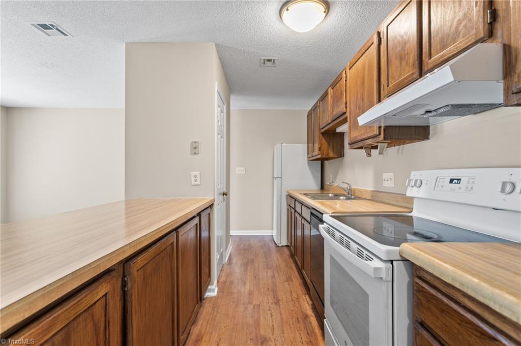 3109 Darden Road, Unit F Greensboro, NC 27407 - Photo 8 of 23 Kitchen