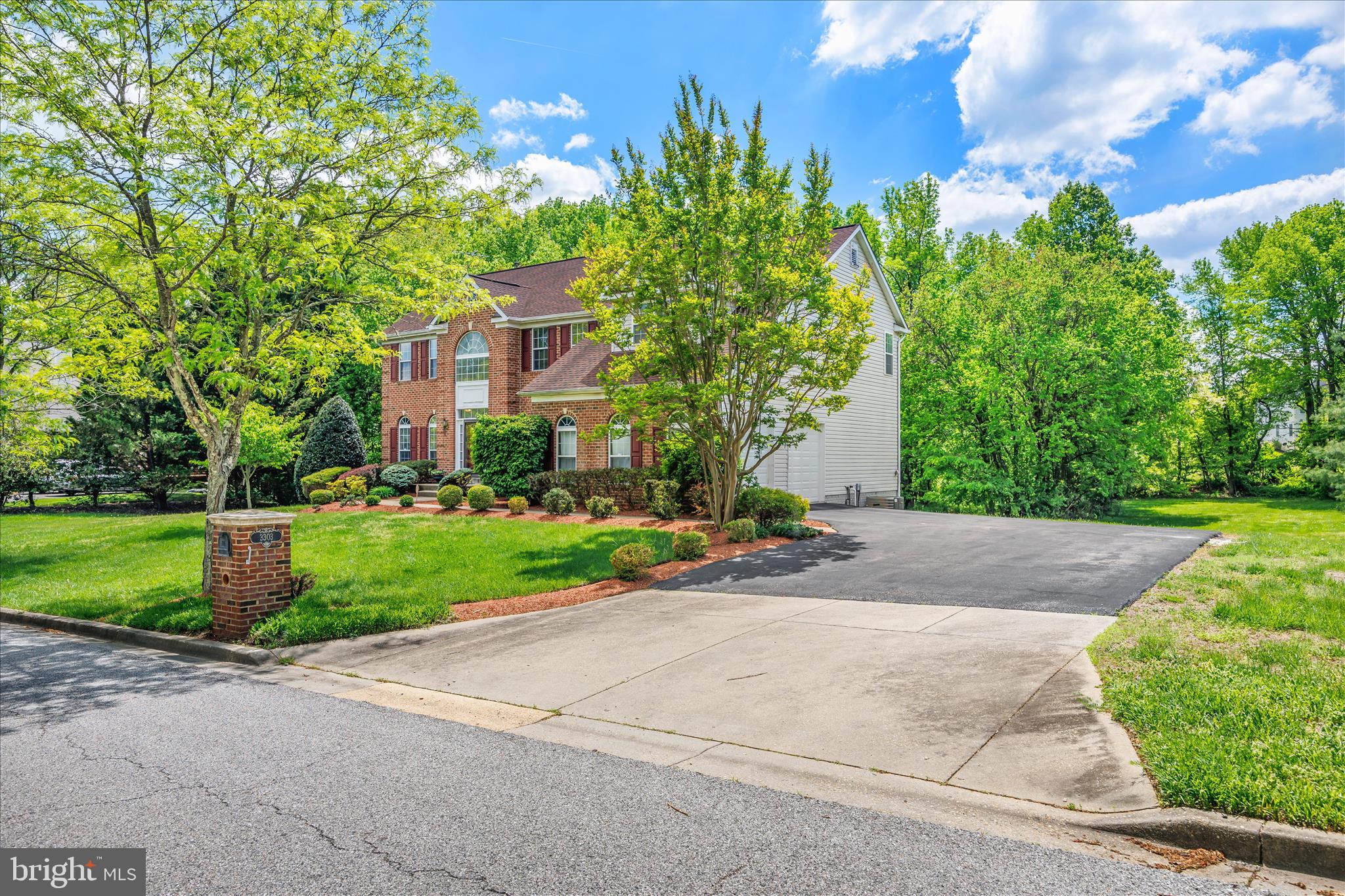 3303 Dunwood Ridge Terrace Bowie, MD 20721 - Photo 5 of 76 Driveway parking for 4+ cars