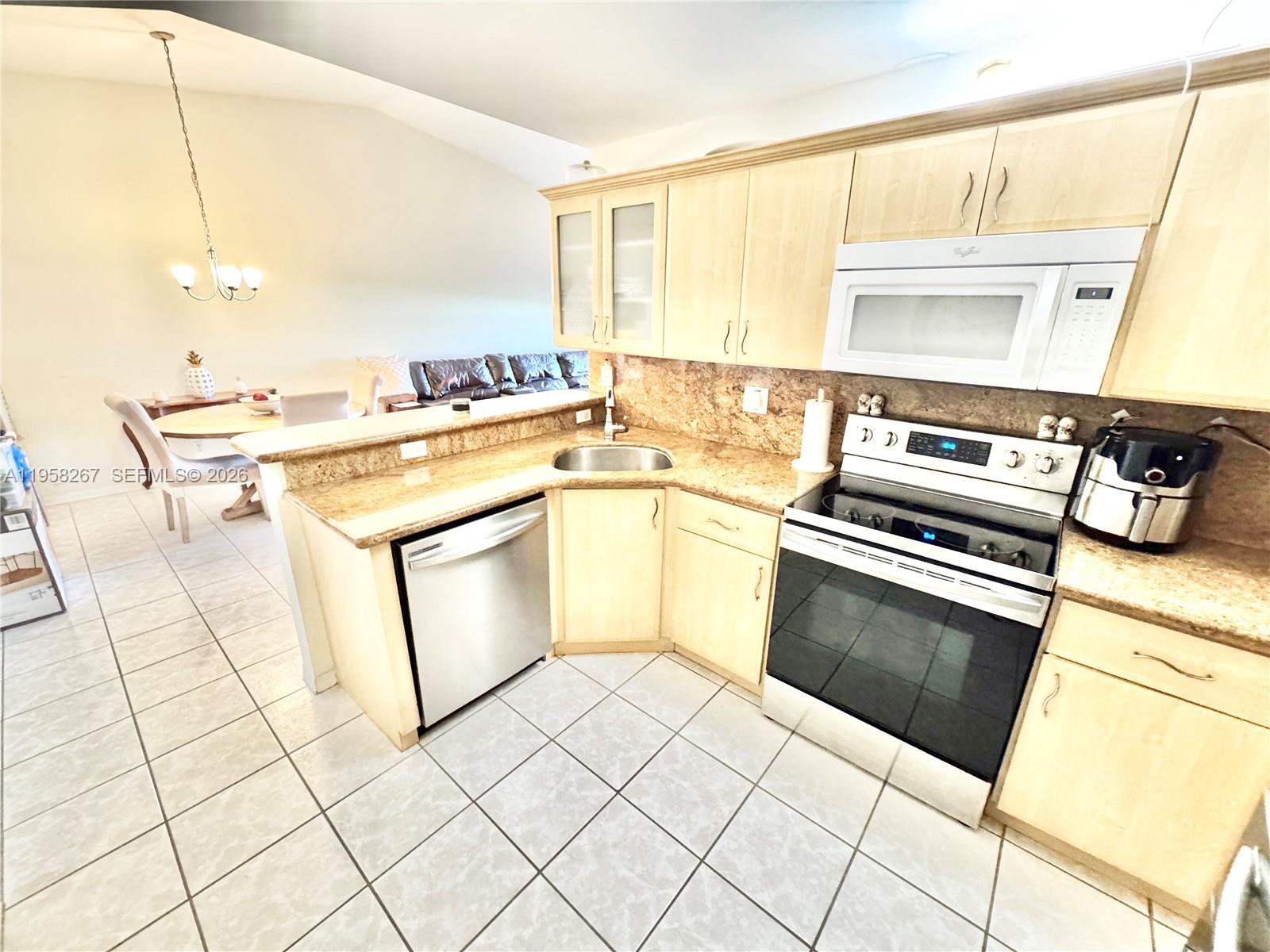 11257 Southwest 17th Court Miramar, FL 33025 - Photo 8 of 19