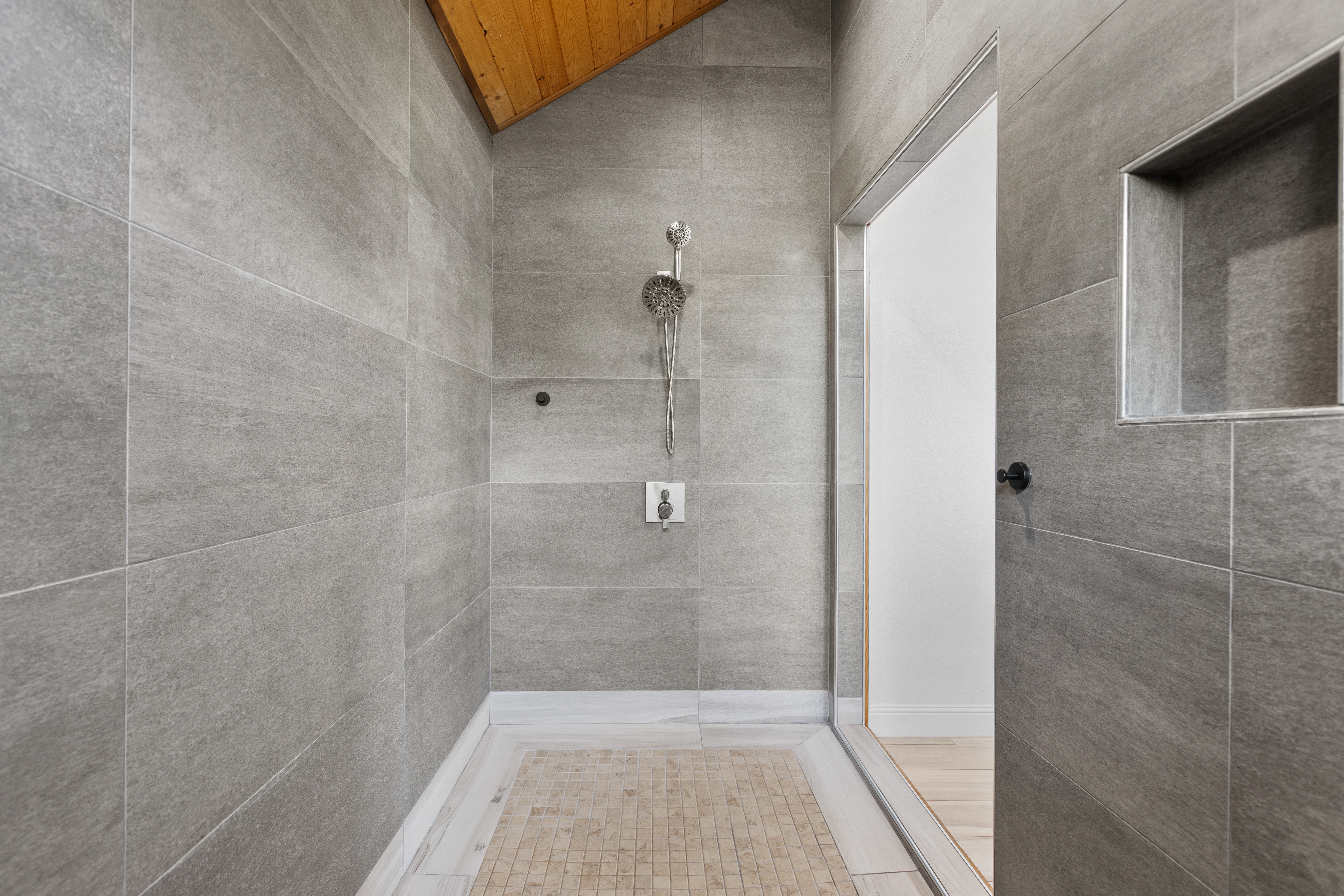 28-425 Overpass Road Pepeekeo, HI 96783 - Photo 12 of 30 a bathroom with a shower