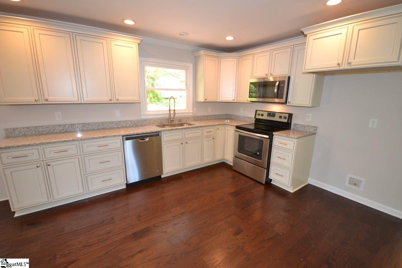 302 New Perry Road Greenville, SC 29617 - Photo 2 of 17 Gallery Image 2