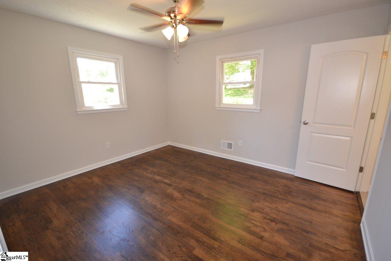 302 New Perry Road Greenville, SC 29617 - Photo 11 of 17 Gallery Image 11
