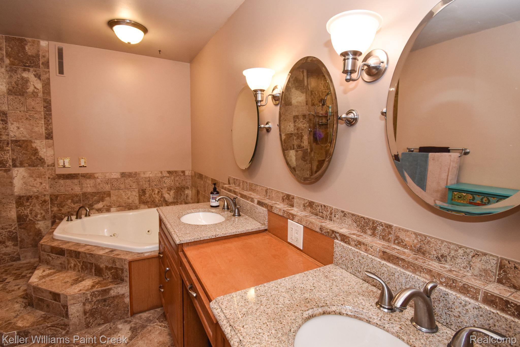 8057 Ranch Estates Road Clarkston, MI 48348 - Photo 34 of 90 Primary bathroom