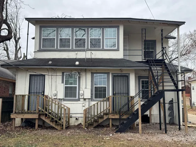 a view of a yard with a tree