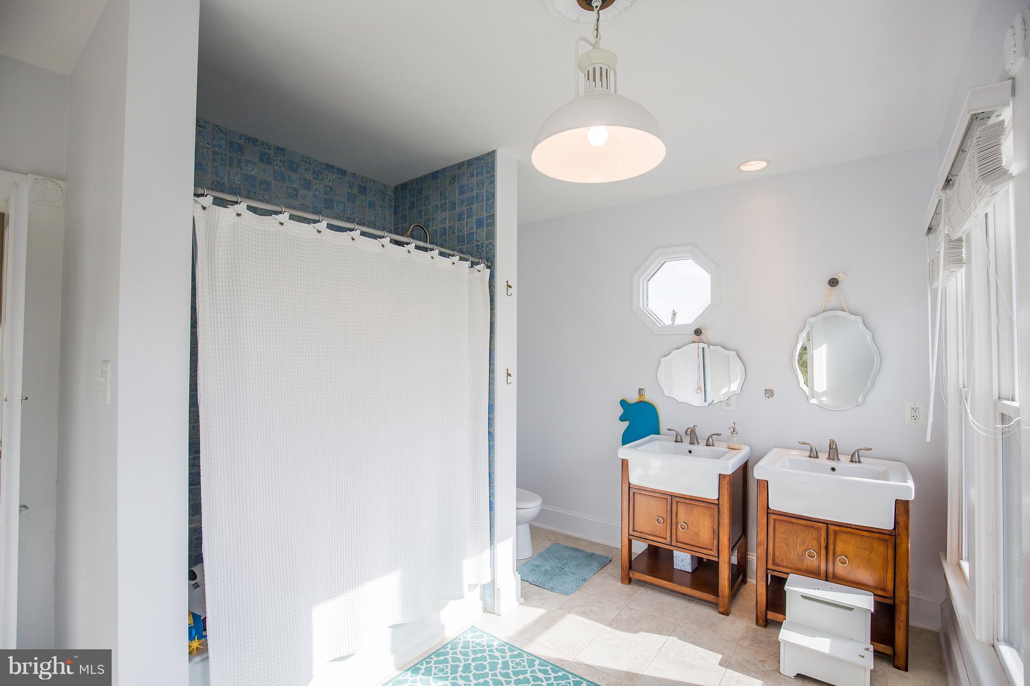 9044 Sudley Road Manassas, VA 20110 - Photo 17 of 19 Bath