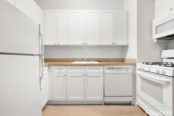 $3,850 | 15 Park Row, Unit 22H | Financial District