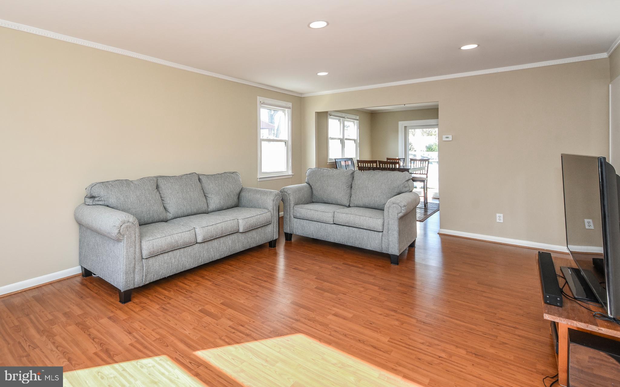 1418 Hallman Road Abington, PA 19001 - Photo 10 of 27 Living Room