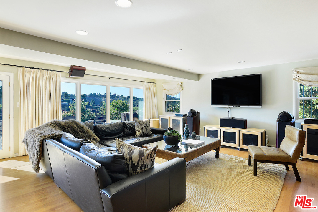 9690 Moorgate Road Beverly Hills, CA 90210 - Photo 19 of 54 Gallery Image 19
