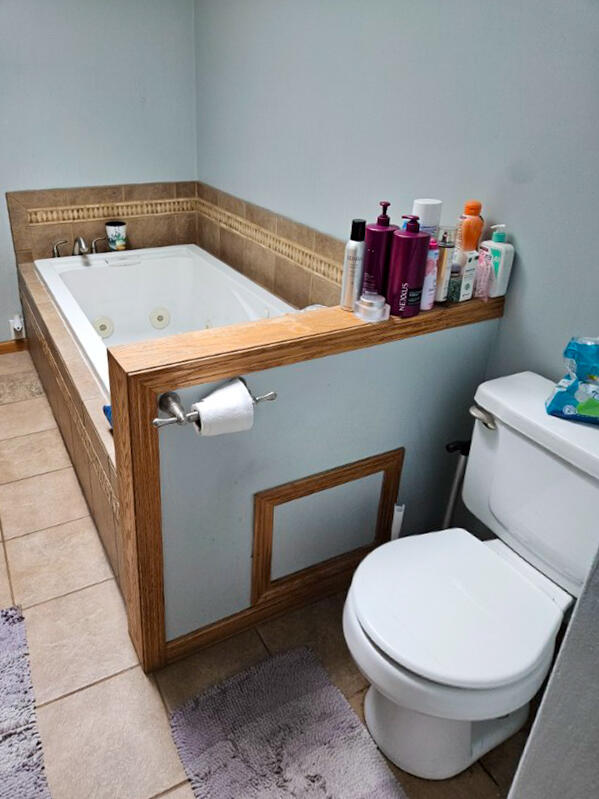 514 East Iowa Street Prairie du Chien, WI 53821 - Photo 10 of 18 bathroom