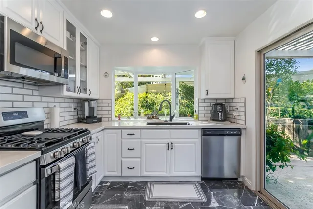 $574,900 | 26457 Oak Highland Drive, Newhall, CA 91321