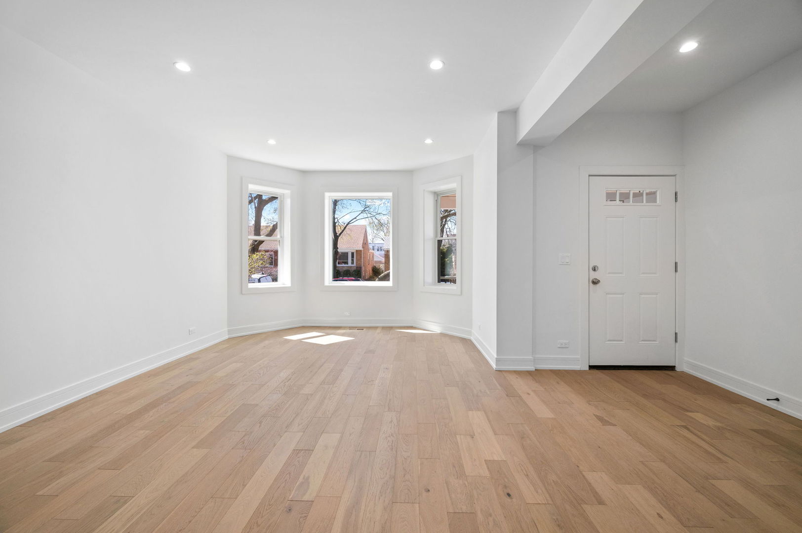 3941 North Spaulding Avenue Chicago, IL 60618 - Photo 3 of 33