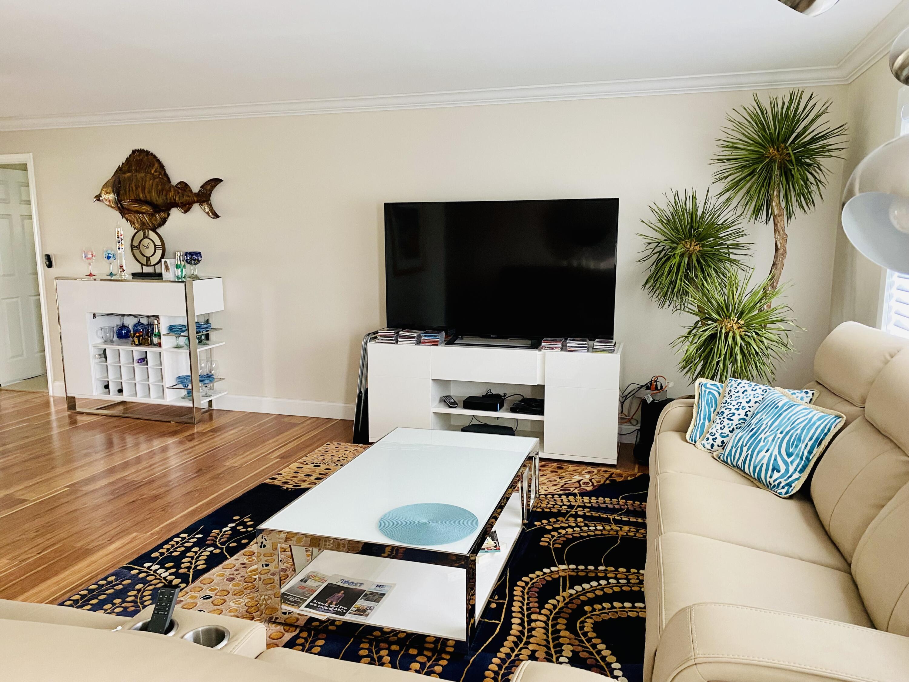 2011 Southwest Roma Way Boynton Beach, FL 33426 - Photo 4 of 25 FR and Fish