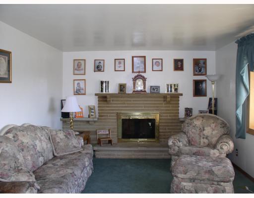 252 Reed Street Lower Burrell, PA 15068 - Photo 3 of 16 Living Room.
