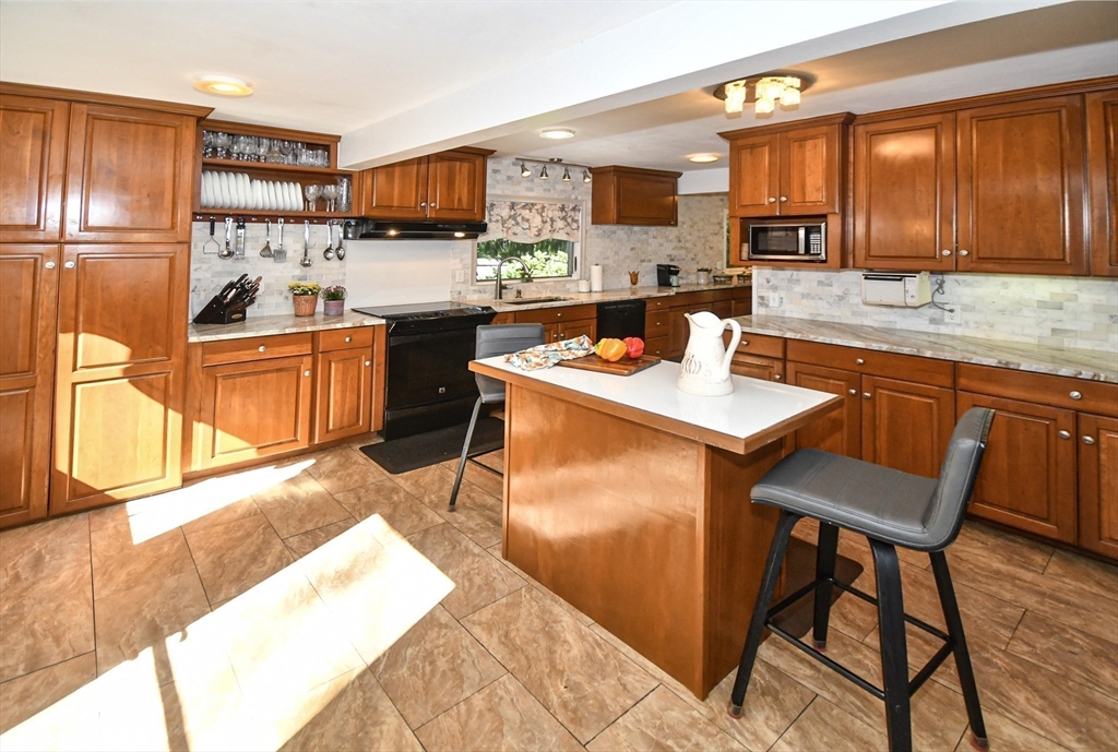 113 Jenkins Road Andover, MA 01810 - Photo 2 of 5 Gallery Image 2
