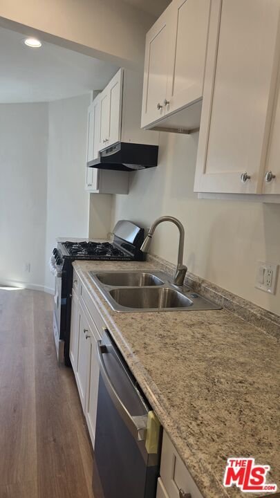 4150 West Pico Boulevard Los Angeles, CA 90019 - Photo 2 of 6 a kitchen with granite countertop a sink and a stove