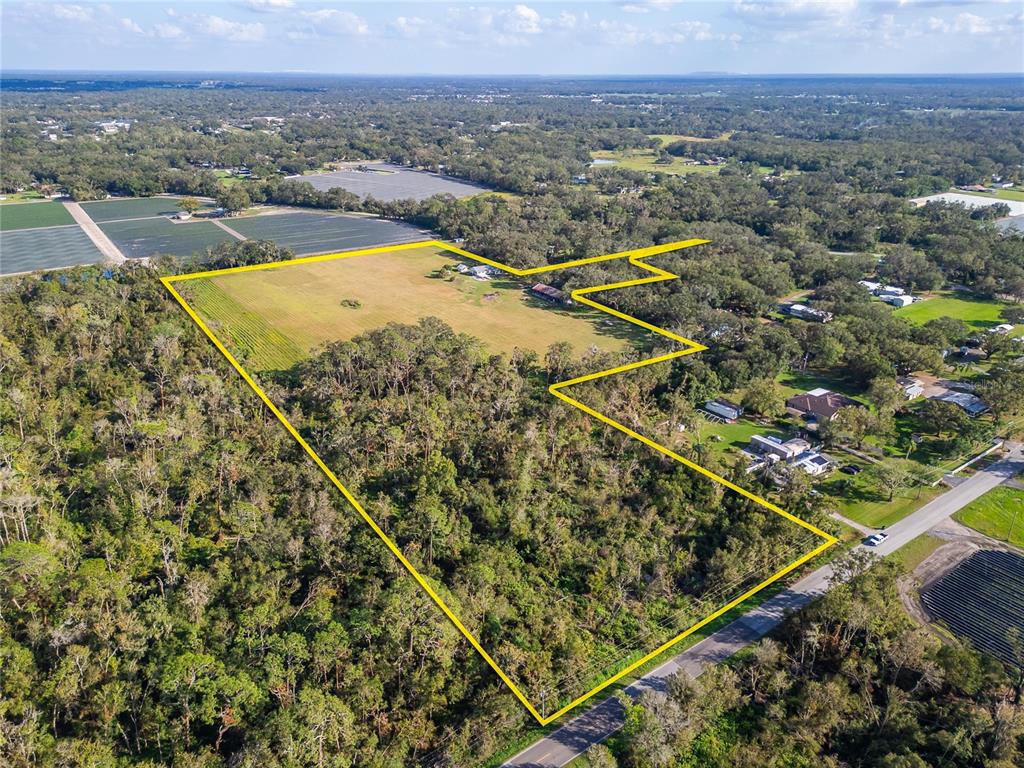5030 Sydney Road Plant City, FL 33566 - Photo 2 of 23 a view of a city