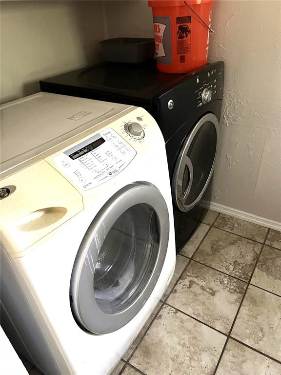 5030 Sydney Road Plant City, FL 33566 - Photo 23 of 23 a utility room with dryer and washer