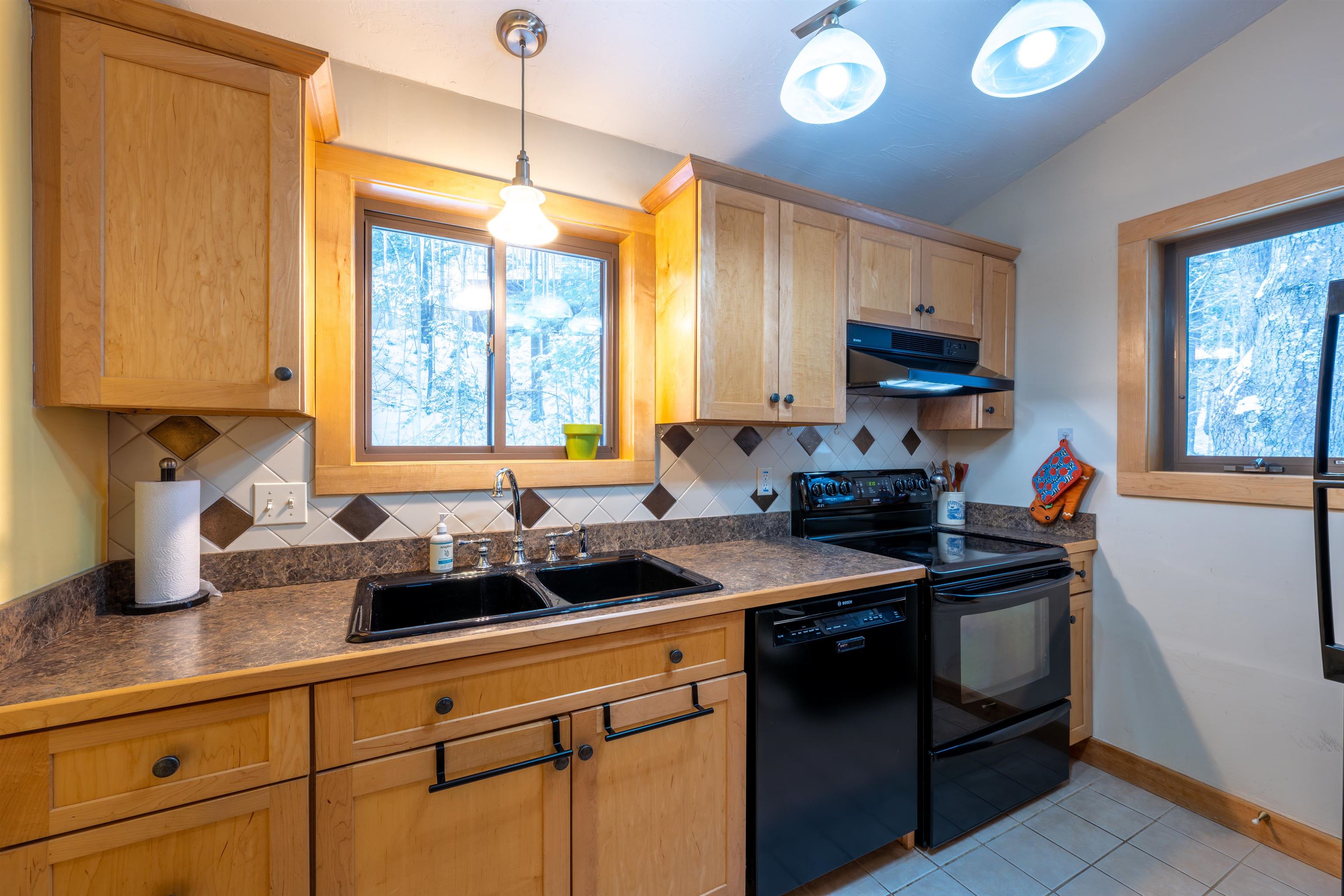 1299 Quechee Main Street, Unit 2E Hartford, VT 05059 - Photo 6 of 22