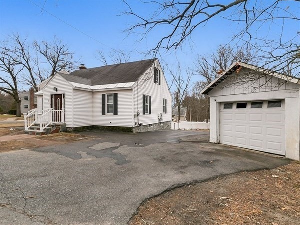 92 Acropolis Road Lowell, MA 01854 - Photo 3 of 23