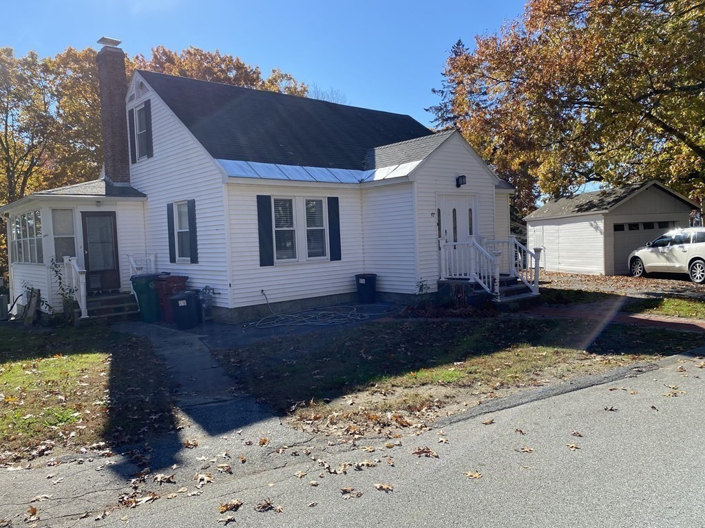 92 Acropolis Road Lowell, MA 01854 - Photo 4 of 23