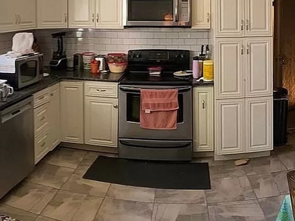 92 Acropolis Road Lowell, MA 01854 - Photo 7 of 23