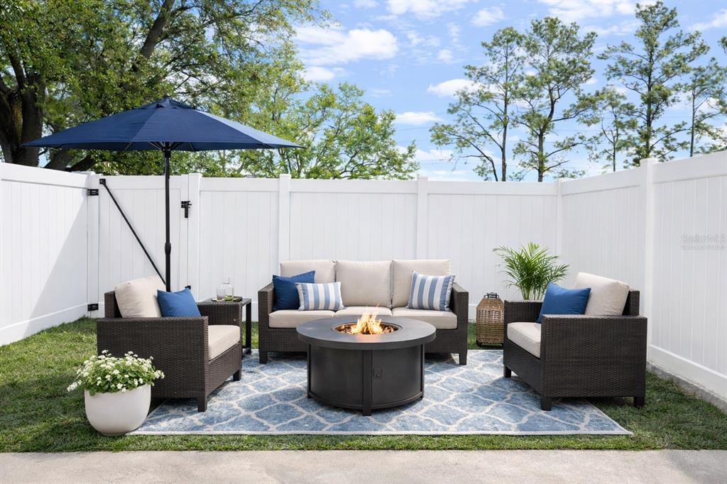 11008 Yorkshire Ridge Court Orlando, FL 32837 - Photo 22 of 24 a view of a couches and potted plants
