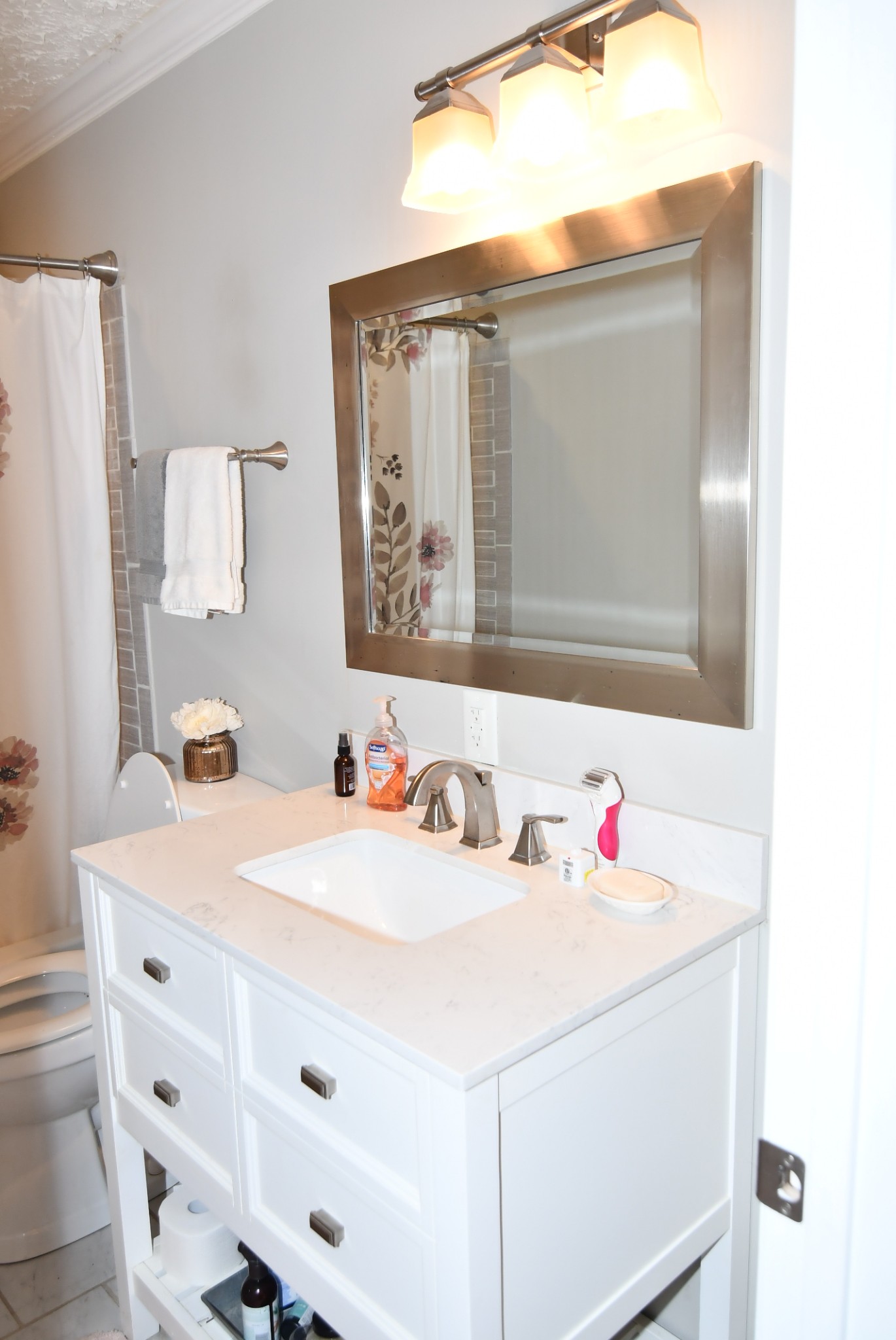 641 McCrary Road Lebanon, TN 37090 - Photo 31 of 47 a bathroom with a sink and a mirror