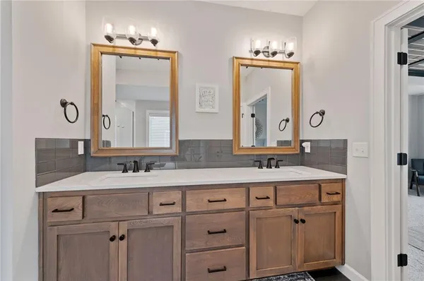 $670,000 | 1505 Southwest Georgetown Drive, Lee's Summit, MO 64082