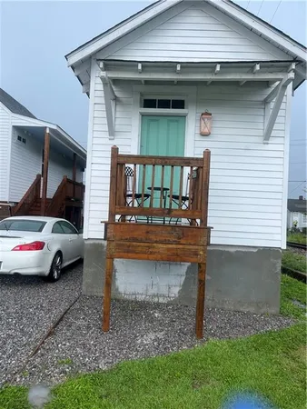 $975 | 235 Governor Hall Street, Unit C, Gretna, LA 70053