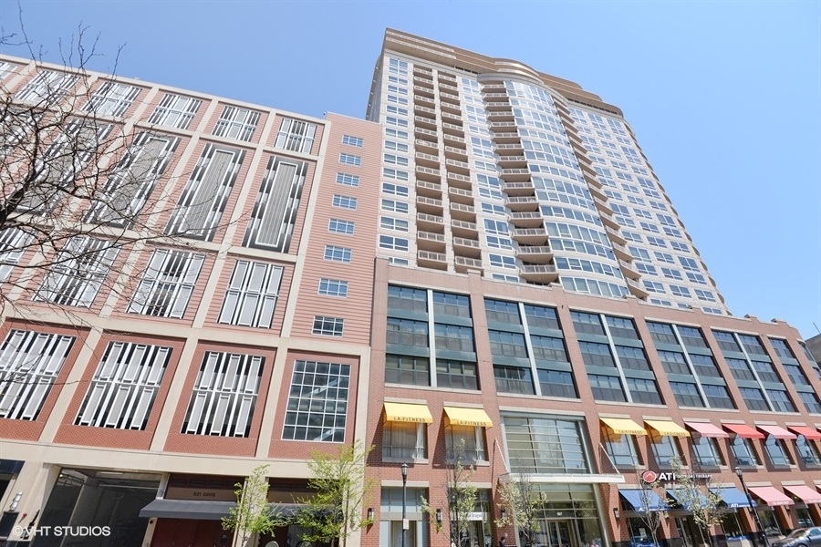 807 Davis Street, Unit 314 Evanston, IL 60201 - Photo 17 of 27 front view of a building