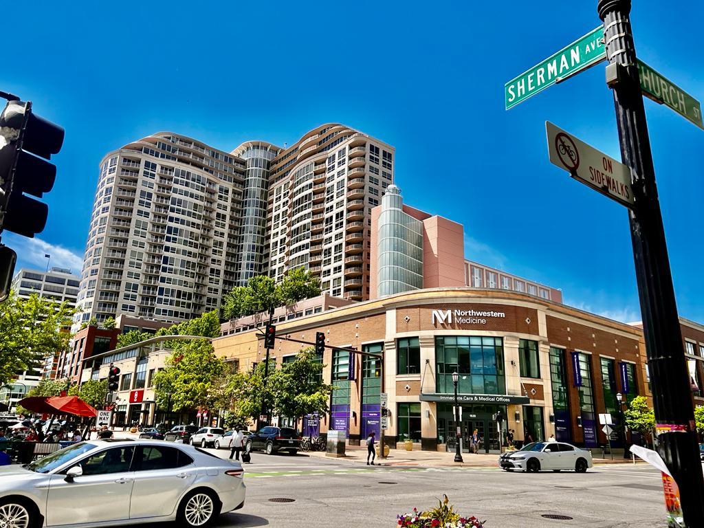 807 Davis Street, Unit 314 Evanston, IL 60201 - Photo 19 of 27 a front view of a building with street view