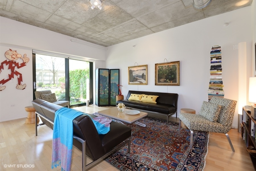 807 Davis Street, Unit 314 Evanston, IL 60201 - Photo 4 of 27 a living room with furniture and a large window