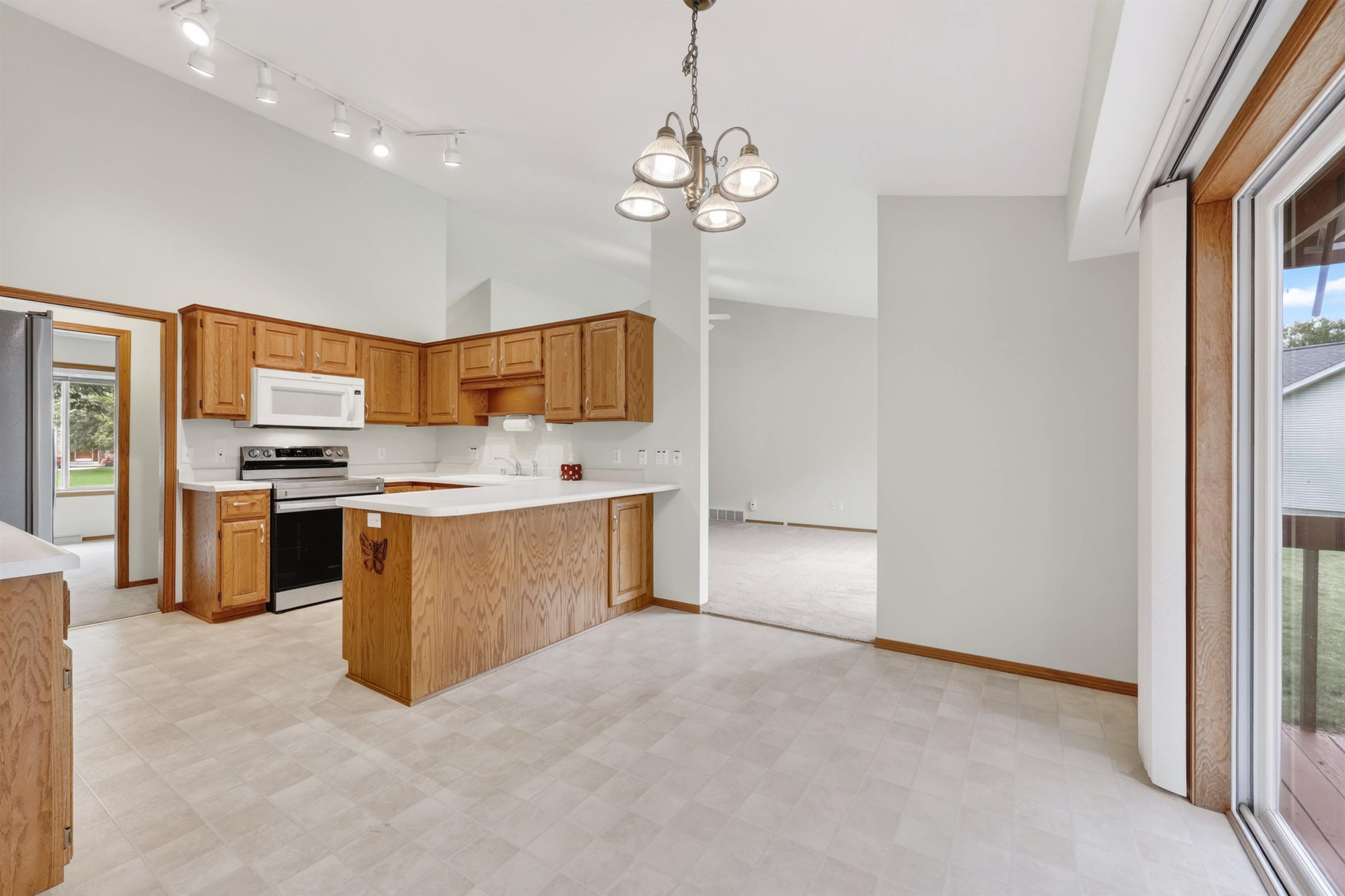 5237 Summer Ridge Drive Madison, WI 53704 - Photo 8 of 46