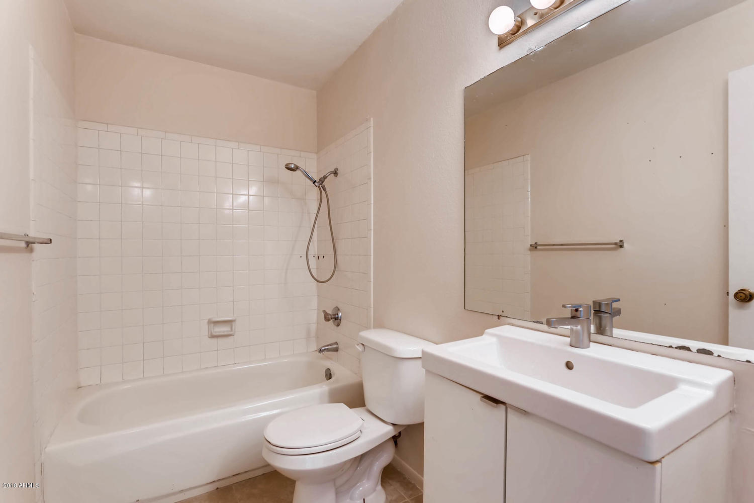 5525 East Thomas Road, Unit I2 Phoenix, AZ 85018 - Photo 8 of 12 Bath 2