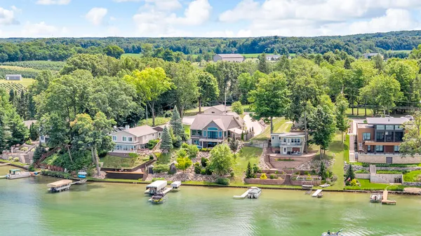 $1,600,000 | 193 Cottage Drive, Horton, MI 49246
